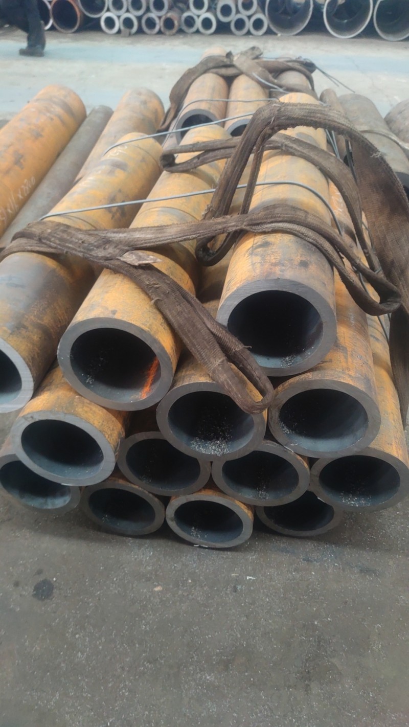 沙河沙河沙河15CrMoG无缝钢管切割